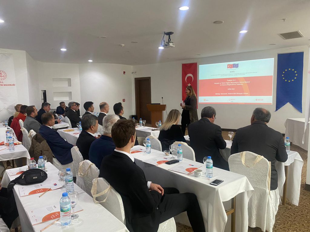Kırşehir’de E-Mezun Bilgilendirme Toplantısı Gerçekleştirildi.