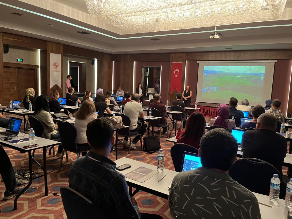 Ankara ve Gaziantep’te Öğrenme Materyali Geliştirme Eğitimleri Düzenleniyor